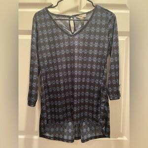Dana Buchman Black and Blue Floral 3/4 Tunic Sleeve Blouse